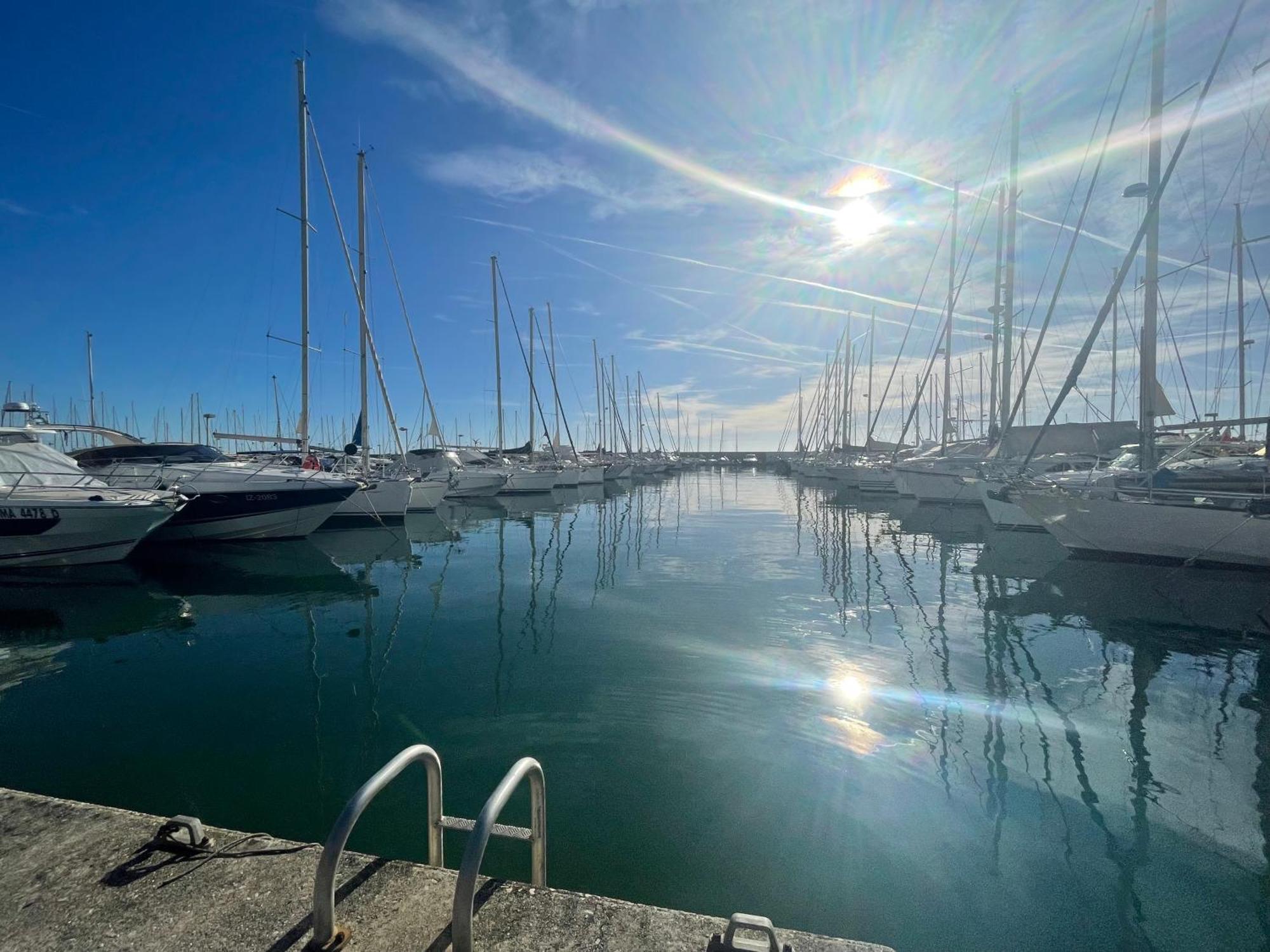 Superbe Appartement En Bord De Mer, Pres Du Centre Et Des Plages 芒通 外观 照片